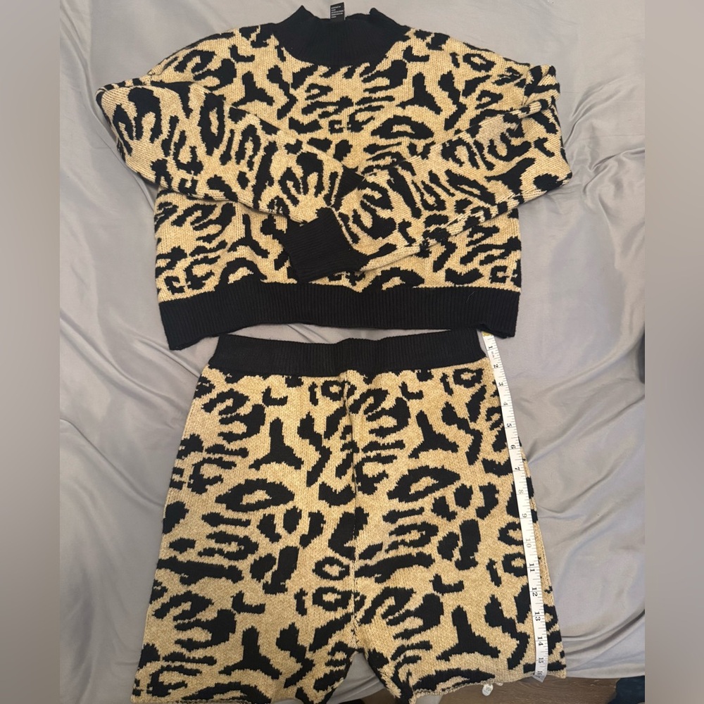 Leopard Print Sweater and Shorts Set Forever21 size Large